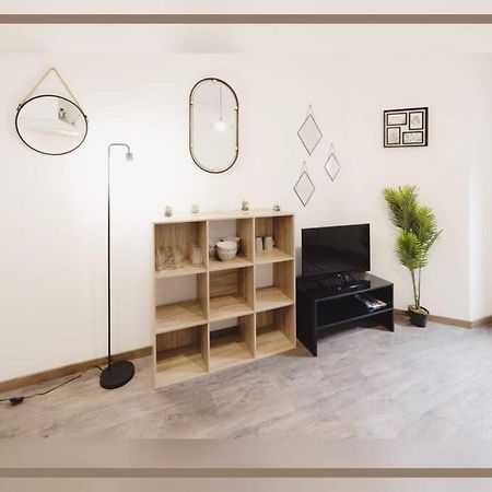 Charmant Deux Pieces Dans Le Vieux มงต์ลูซง ภายนอก รูปภาพ